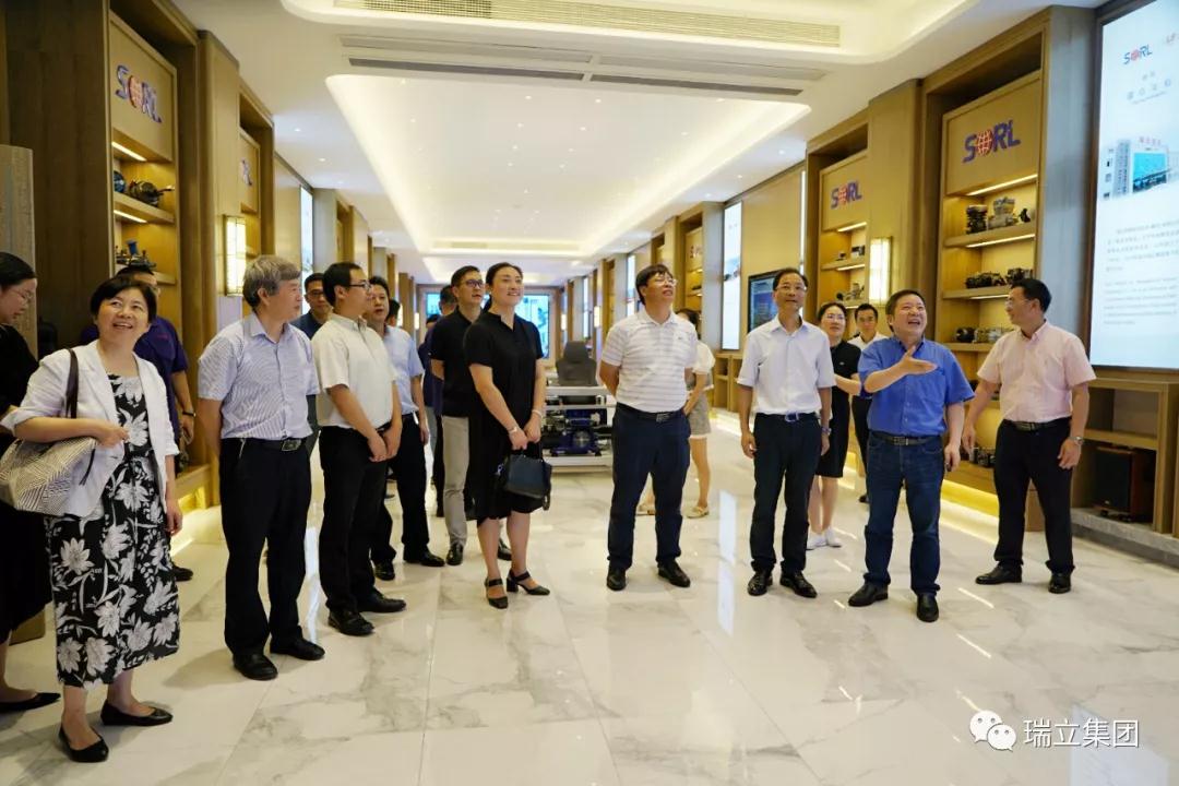 同濟大學汽車學院黨委書記曹靜一行來瑞立考察