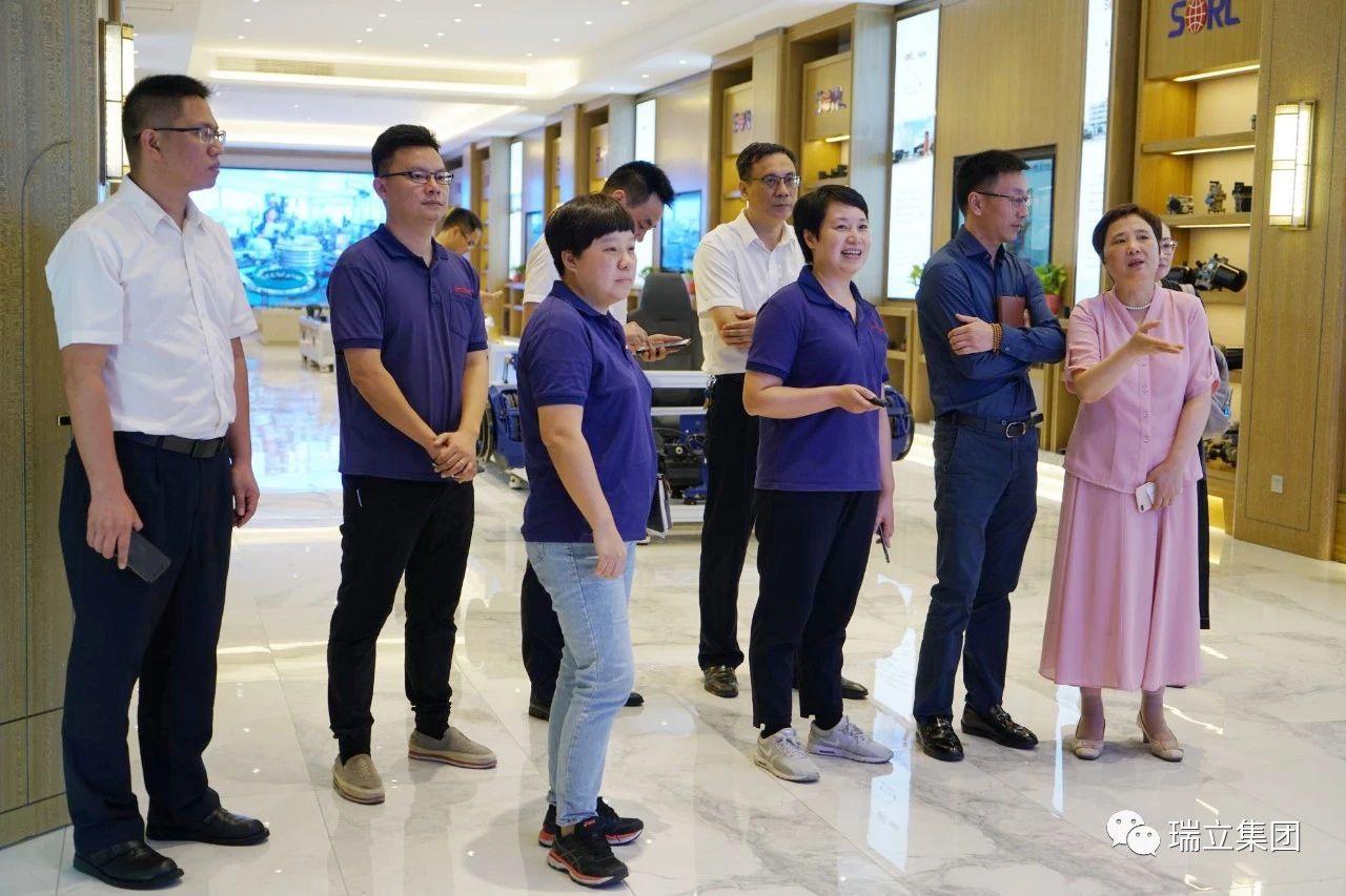 中信銀行溫州分行周嘹亮行長一行蒞臨瑞立考察指導