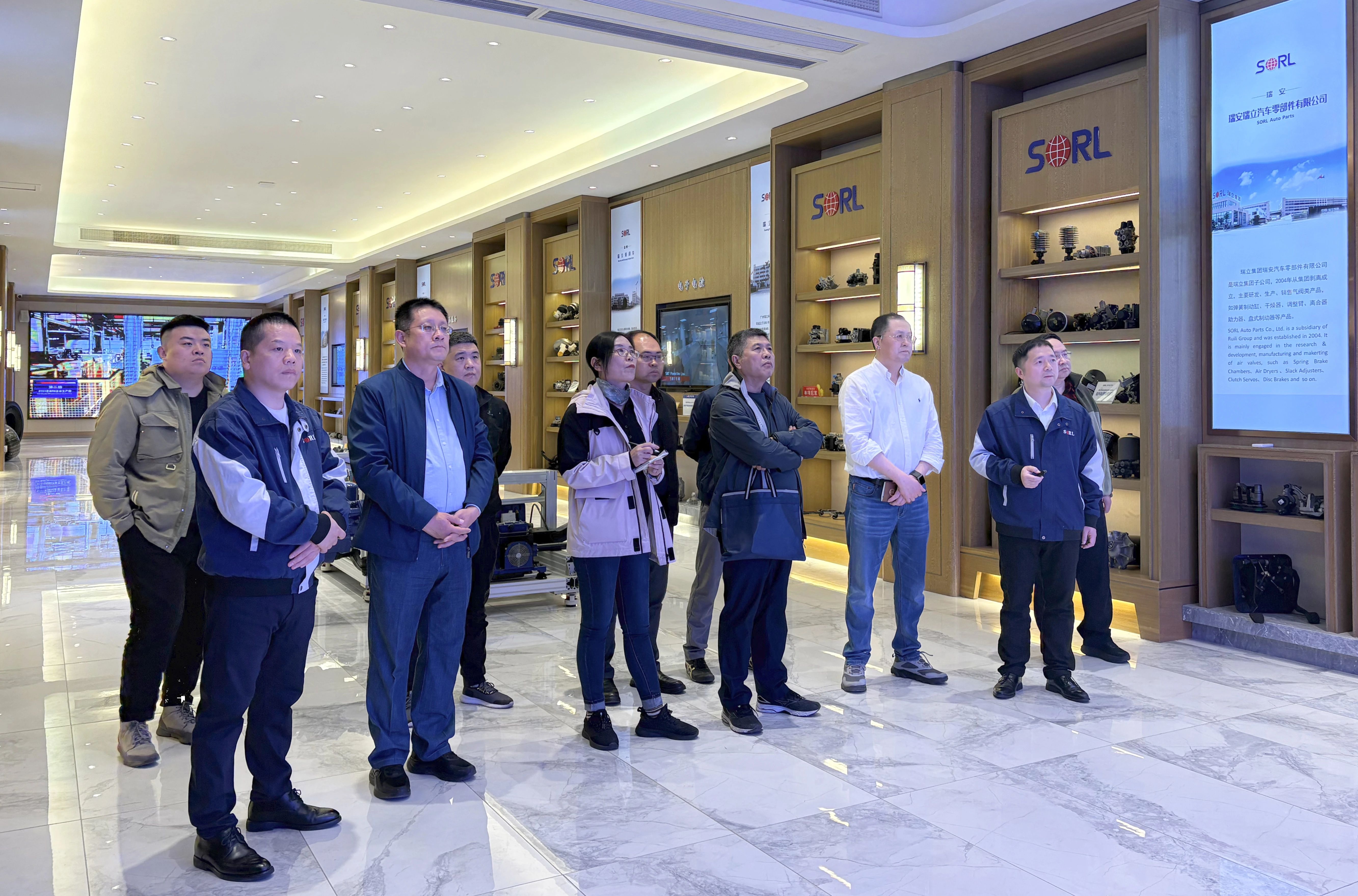 青島城運(yùn)控股集團(tuán)外部董事一行來訪新瑞立