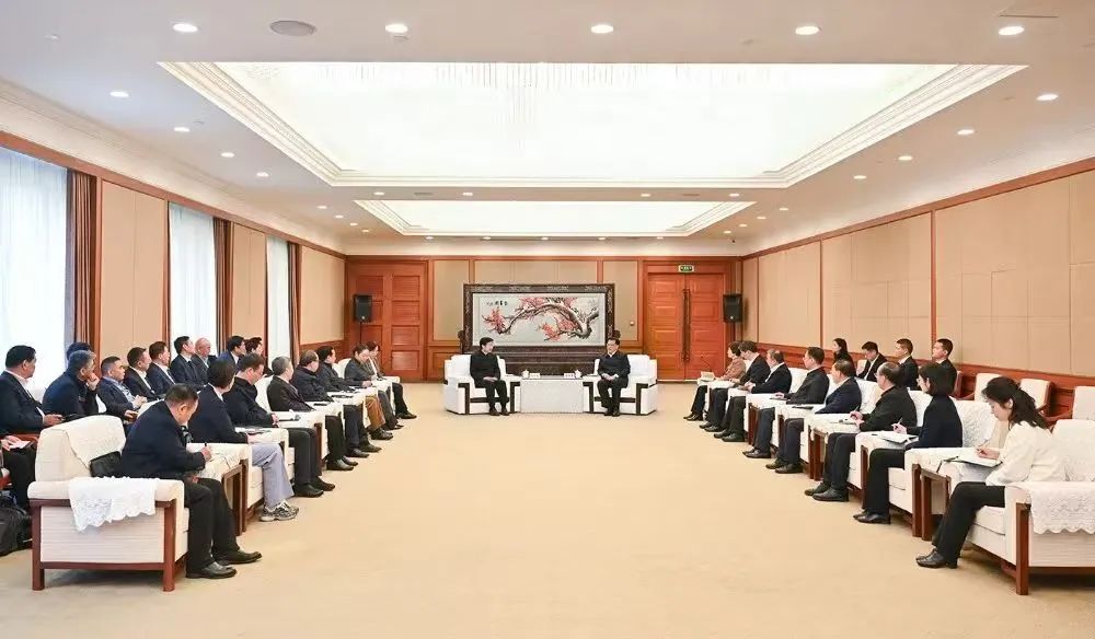 全聯(lián)汽摩配商會(huì)會(huì)長、瑞立集團(tuán)董事長張曉平參加全國工商聯(lián)會(huì)員管理改革工作會(huì)議并作交流發(fā)言